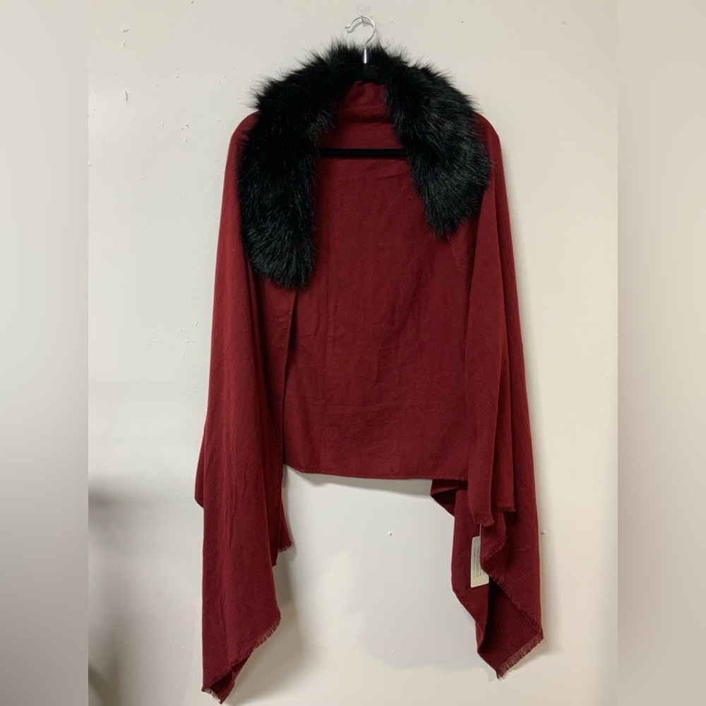 Eyeful (OS) maroon fur poncho NWT